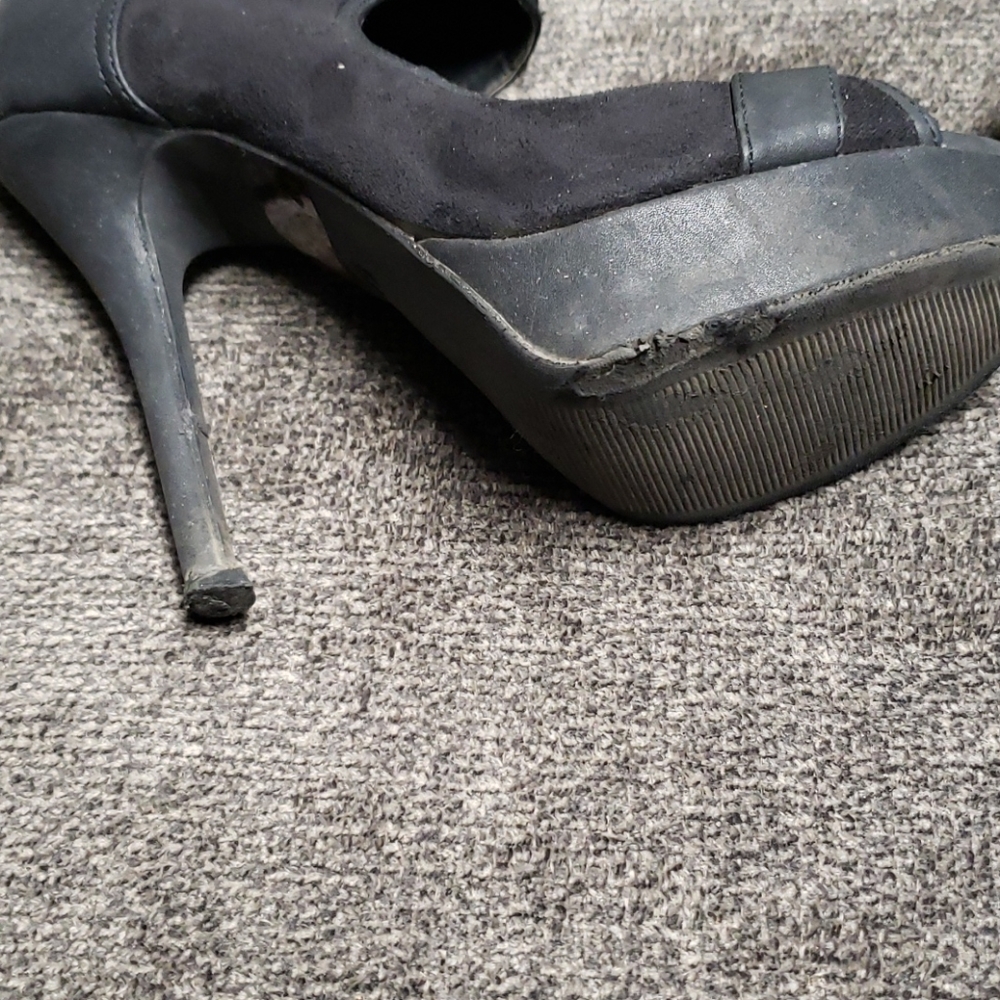 Heels - Picture 2 of 6